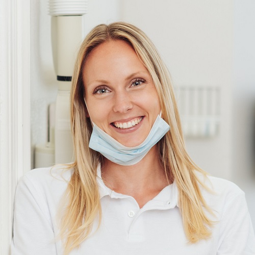 Dr. Mia Pickering